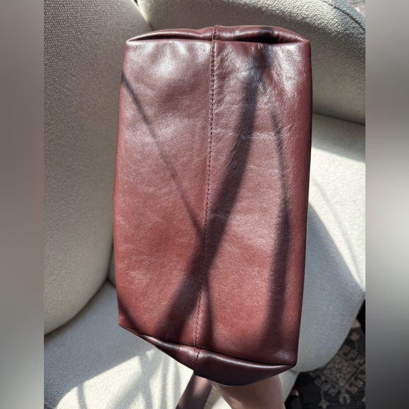 NWT! | MADEWELL The Essential Bucket Tote in Chocolate Raisin Leather - Picture 7 of 16